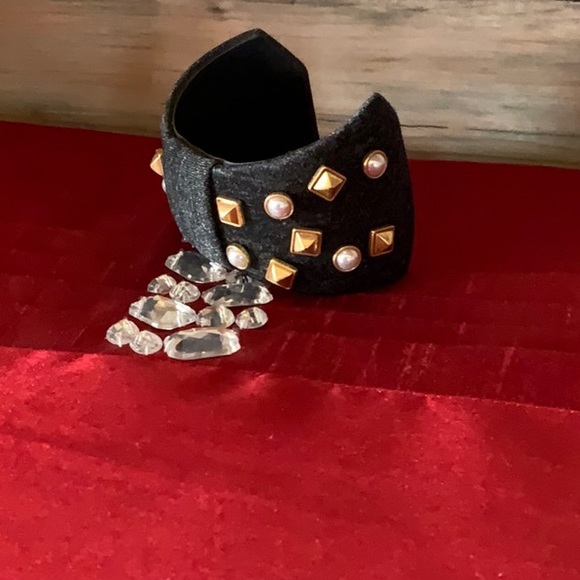 Cuff Bracelet - Picture 3 of 5